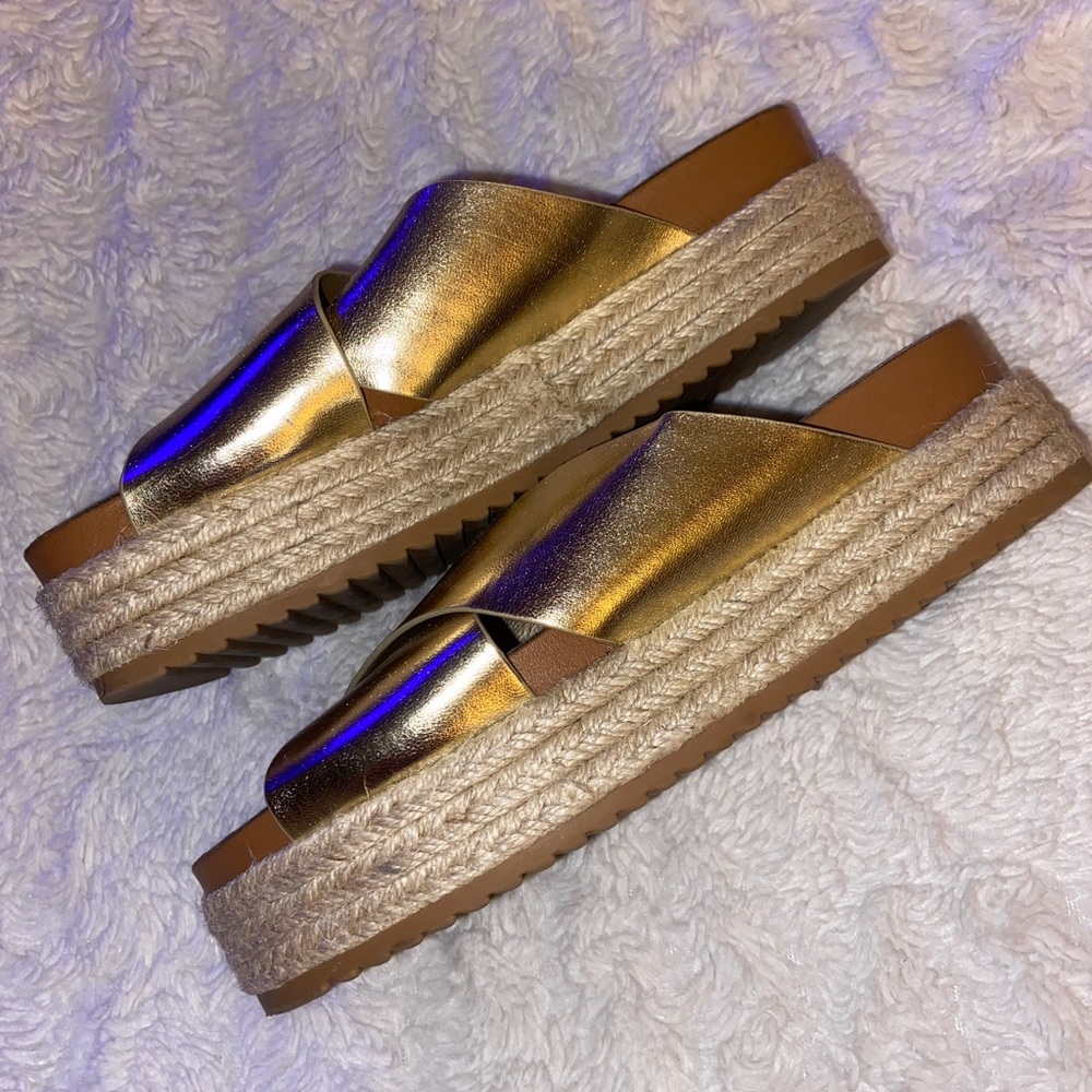 Gold Platforms - Picture 3 of 3